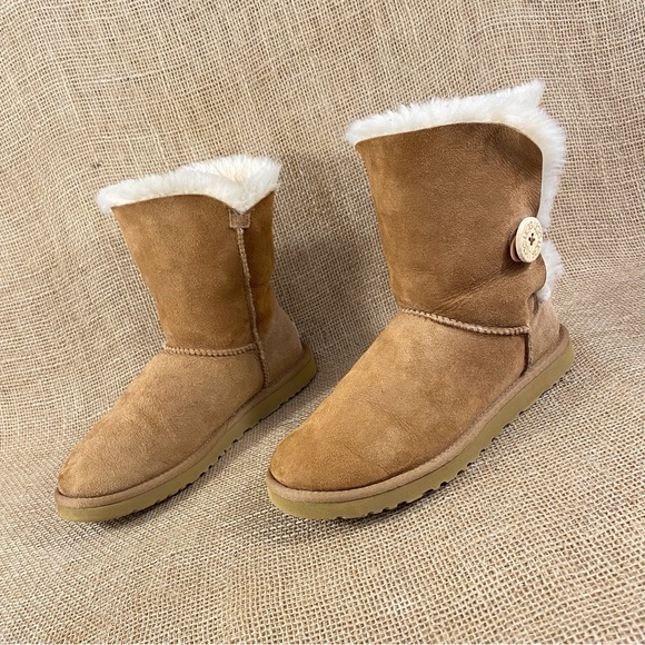 UGG Shoes - Ugg Boots Tan Chestnut Bailey Button Leather Shearling Lined Women's Size 6
